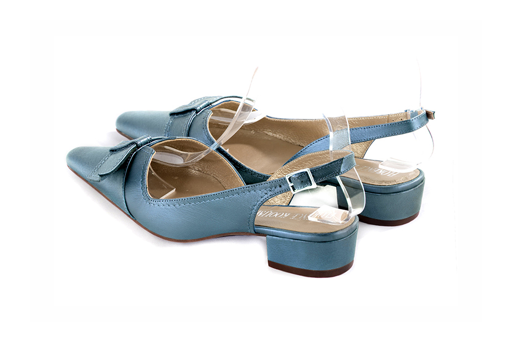 French elegance and refinement for these peacock blue dress slingback shoes, with a knot, 
                available in many subtle leather and colour combinations. The pretty French spirit of this beautiful pump will accompany your steps nicely and comfortably.
To be personalized or not, with your materials and colors.  
                Matching clutches for parties, ceremonies and weddings.   
                You can customize these shoes to perfectly match your tastes or needs, and have a unique model.  
                Choice of leathers, colours, knots and heels. 
                Wide range of materials and shades carefully chosen.  
                Rich collection of flat, low, mid and high heels.  
                Small and large shoe sizes - Florence KOOIJMAN
